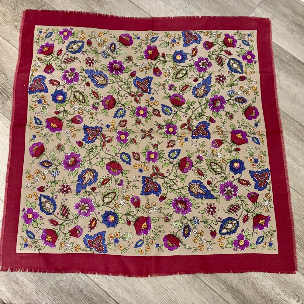 🌹Floral Embroidered Scarf🌹